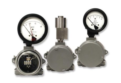 Differential pressure gauges, piston or diaphragm type, with electrical contacts with anti-deflagration housing.